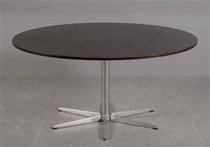 Slutpris för andreas tuck. cirkulært spisebord af Arne jacobsen spisestue