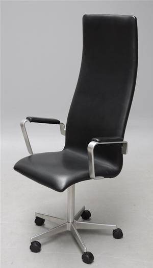Arne Jacobsen. Højrygget Oxford kontorstol med armlæn, model 3292