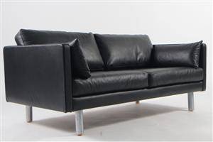 Erik Jørgensen. Fritstående to-personers sofa, model EJ 220.