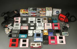 Nintendo Gameboy, Playstation. Større samling håndholdte spillemaskiner