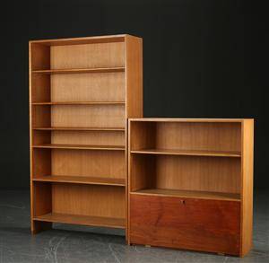 Hans J. Wegner. Reol samt reoloverdel af egetræ 2
