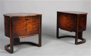 Art Deco. To sengeborde i flammet birk. Ca. 1930. 2