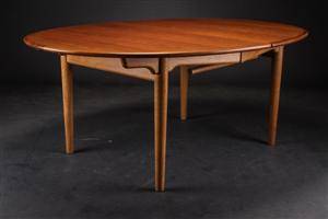 Slutpris för hans j. wegner. ovalt spisebord Ovalt spisebord teak