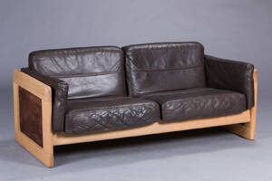 Dansk møbelproducent. To-pers. sofa, ubehandlet egetræ, 1980erne