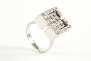Ole Lynggaard. Vintage brillantring af 18 kt hvidguld, 0.23 ct