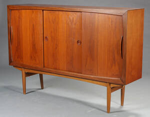 Dansk møbelproducent. Høj skænk, teaktræ, 1960erne