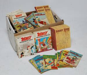 Flyttekasse med diverse tegneserier Anders And, Asterix og Lucky Luke