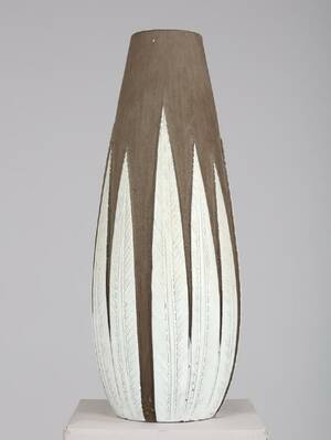 ANNA-LISA THOMPSON1905-1952, GOLVVAS, PAPRIKA, UPSALA EKEBY, DELVIS GLASERAD KERAMIK, HÖJD 51 CM