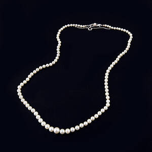 COLLIER, 18K Vitguldslås, saltvattenodlade pärlor Akoya Japan.