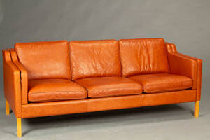 Stouby. Tre-pers. sofa, cognacfarvet skind