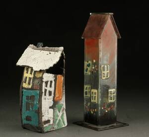 Annemette Klit f. 1971.To huse af glas og keramik. 2