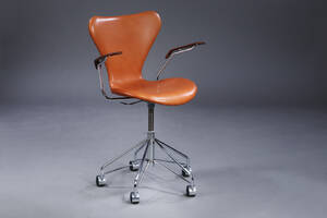 Arne Jacobsen. Kontorstol, Syveren, Vacona anilin læder og palisander, model 3217