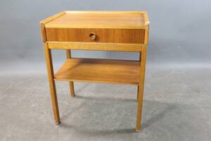 Sängbord i teak