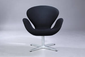 Arne Jacobsen. Svanen. Lounge stol, model 3320, sort Hallingdahl uld