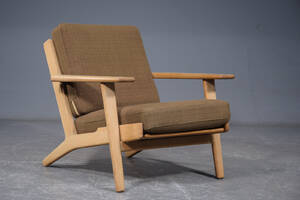 Hans J. Wegner , lavrygget lænestol af eg, Getama, GE-290