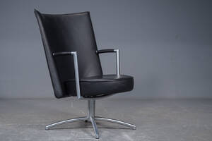 Johannes Foersom Peter Hjort-Lorentzen. Lounge-chair kontorstol, model EJ-70 R, sort læder stål