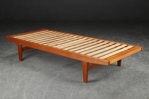 Poul M. Volther. Daybedbriks af eg