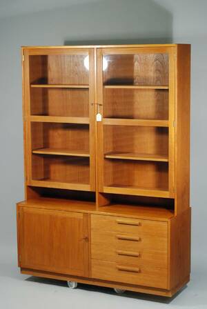 NILS JONSSON, DOMI MONTÈ, VITRINSKÅP MED SKÅP OCH LÅDUNDERDEL, TROEDS, BRA BOHAG, 195060-TAL, TEAK, HÖ 176, BR 127, DJ 43 CM