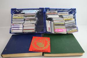 PLATTOR, 2 st, med CD-skivor, samt stenkakor, album, 2 st