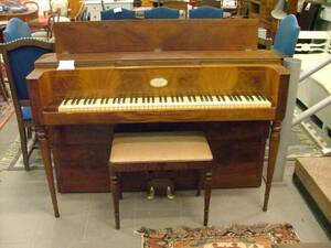 Piano, August Hoffman