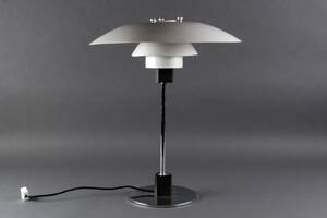 Poul Henningsen. PH 43 bordlampe