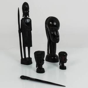 AFRICANA, 4 skulpturer i snidat trä, 1900-talets mitt