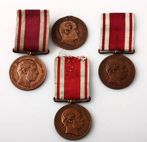 Fire medaljer. En medalje for deltagelse i krigen 1848-50 og tre medaljer for deltagelse i krigen 1864 4