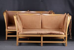 Børge Mogensen. To tremmesofaer af bøg, model 1789