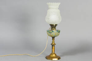 Olie- petroleums bordlampe, dekoreret glas, 1900-tallet