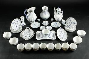 Royal Copenhagen. Musselmalet Riflet dele til kaffestel mm 48