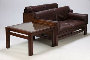 Et par to-personers sofaer samt sofabord 3