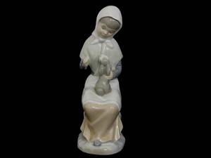 Figuron Zaphir, Flicka