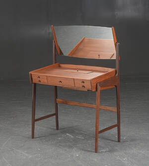 Svend Åge Madsen, tilskrevet. Sminkebord af teak