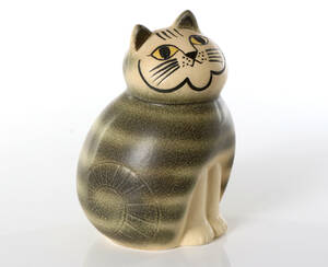 LISA LARSON, FIGURIN