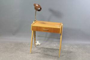 Sängbord i teak med belysning