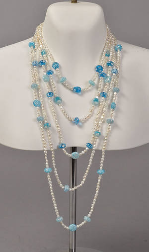 Charlotte Borgen, 5-radet collier med ferskvands kulturperler og glasbeads