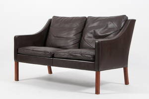 Børge Mogensen to personers sofa, 2208, original betrukket med brunt læder.