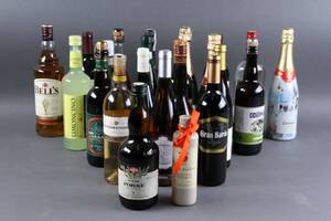 Samling vin, hedvin og spiritus 23
