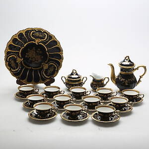 KAFFESERVIS, 12 koppar, kanna, gräddkanna, sockerskål, kakfat, porslin, Bavaria, 1900-tal.