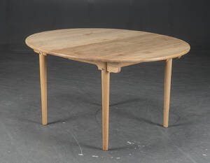 Hans J. Wegner , spisebord i massivt eg med udtræk 2