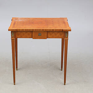 BORD med låda, intarsia, 1900-tal.