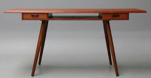 Ubekendt møbelarkitekt. Vintage skrivebord i teak med gennemgående skuffer