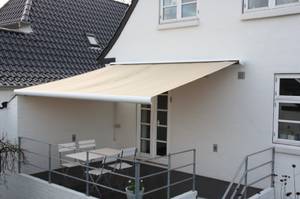 Markise, regnvindsol sensor, 4 meter, polyesterdug, hellukket aluminiumskasse, motor og fjernbetjening