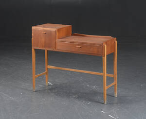 Entre kommode af teak