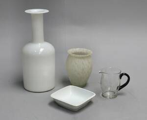 Holmegaard Kastrup Glasværk, m. fl. Otto Brauer, gulvvase. Vase og kande af glas, samt skål af porcelæn4