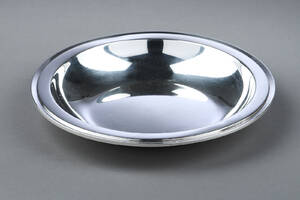 Georg Jensen. Pyramide barnetallerken af sterlingsølv, dessin nr. 600 B