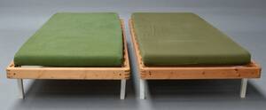 Dansk møbelproducent. Et par brikse daybeds, 1950erne