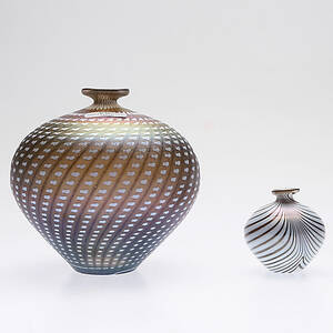 BERTIL VALLIEN. Vaser, 2 st, glas, bland annat Minos, Artist collection, Boda, signerade.