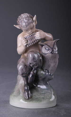 Royal Copenhagen. Faun med ugle, figur af porcelæn, nr. 2107