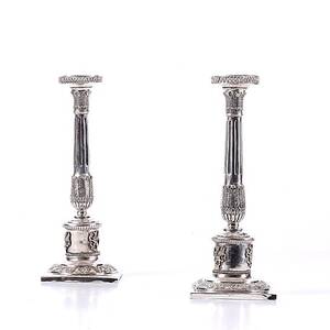 LJUSSTAKAR ett par, silver, Empire, Ryssland, ca 1800.